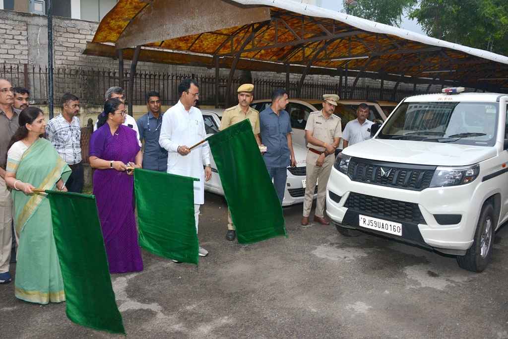 Deputy Chief Minister Dr. Premchand Bairwa flagged off the flying squad vehicles equipped with hi-tech cameras.
